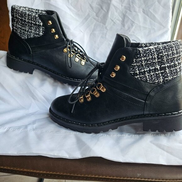 JustFab Women’s Rayln Lace-Up Black Chunky Boot 90’s Fashion Shoes Plaid Detail - Picture 2 of 11